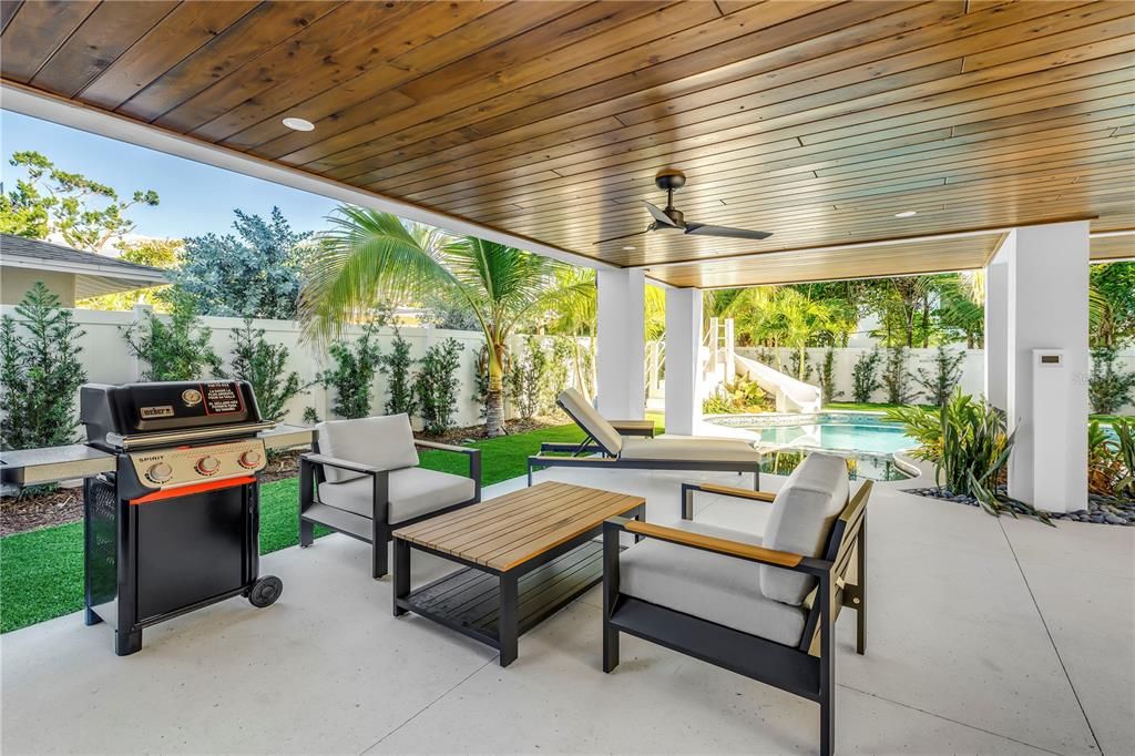 Active With Contract: $5,000,000 (6 beds, 6 baths, 3279 Square Feet)