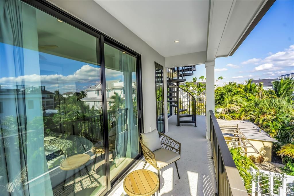 Active With Contract: $5,000,000 (6 beds, 6 baths, 3279 Square Feet)