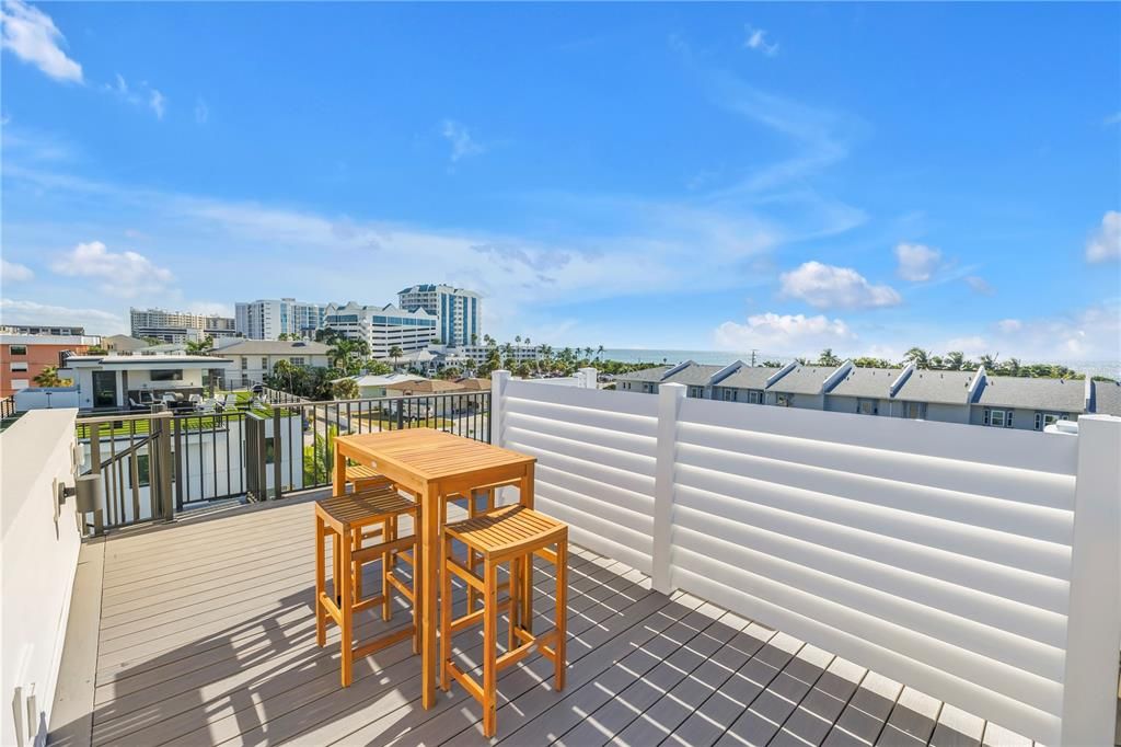 Active With Contract: $5,000,000 (6 beds, 6 baths, 3279 Square Feet)