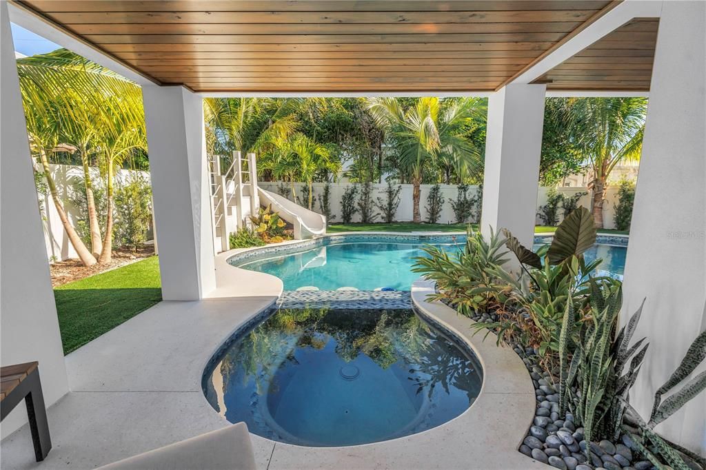 Active With Contract: $5,000,000 (6 beds, 6 baths, 3279 Square Feet)