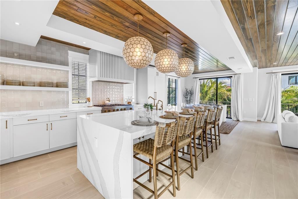 Active With Contract: $5,000,000 (6 beds, 6 baths, 3279 Square Feet)