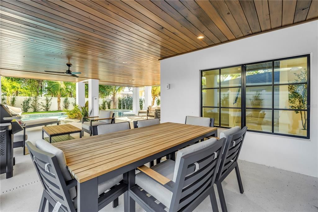 Active With Contract: $5,000,000 (6 beds, 6 baths, 3279 Square Feet)