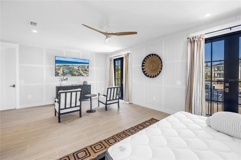 Active With Contract: $5,000,000 (6 beds, 6 baths, 3279 Square Feet)