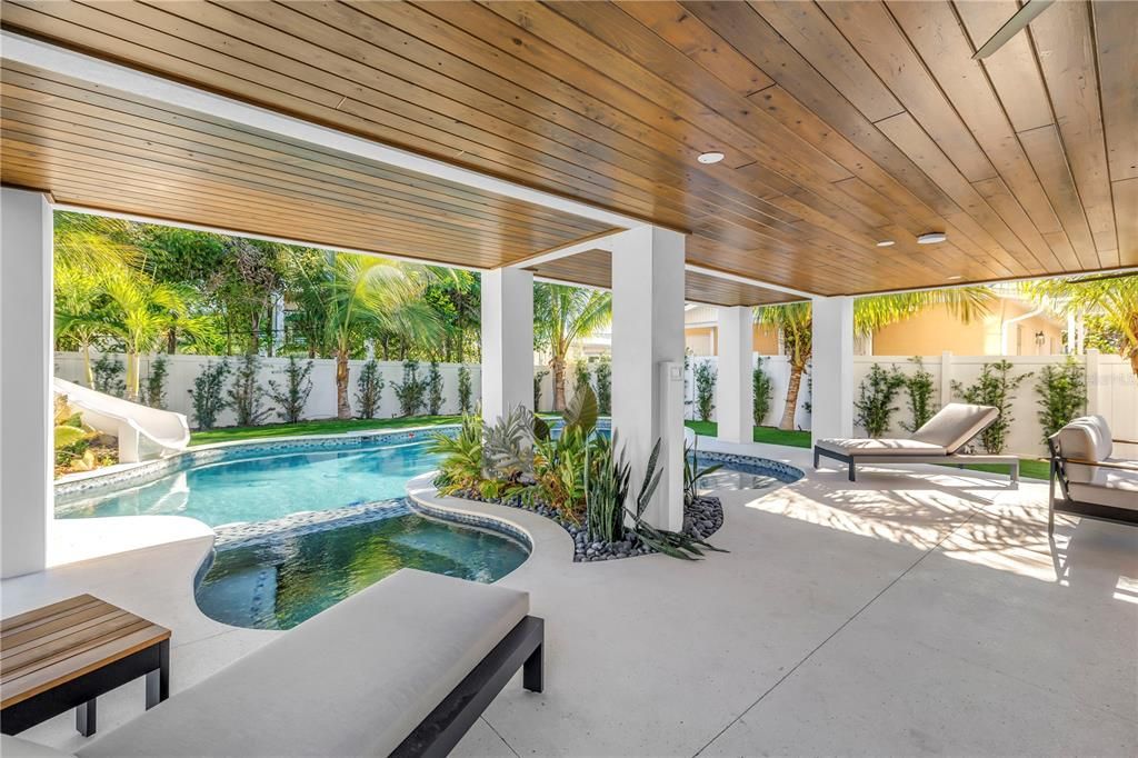 Active With Contract: $5,000,000 (6 beds, 6 baths, 3279 Square Feet)