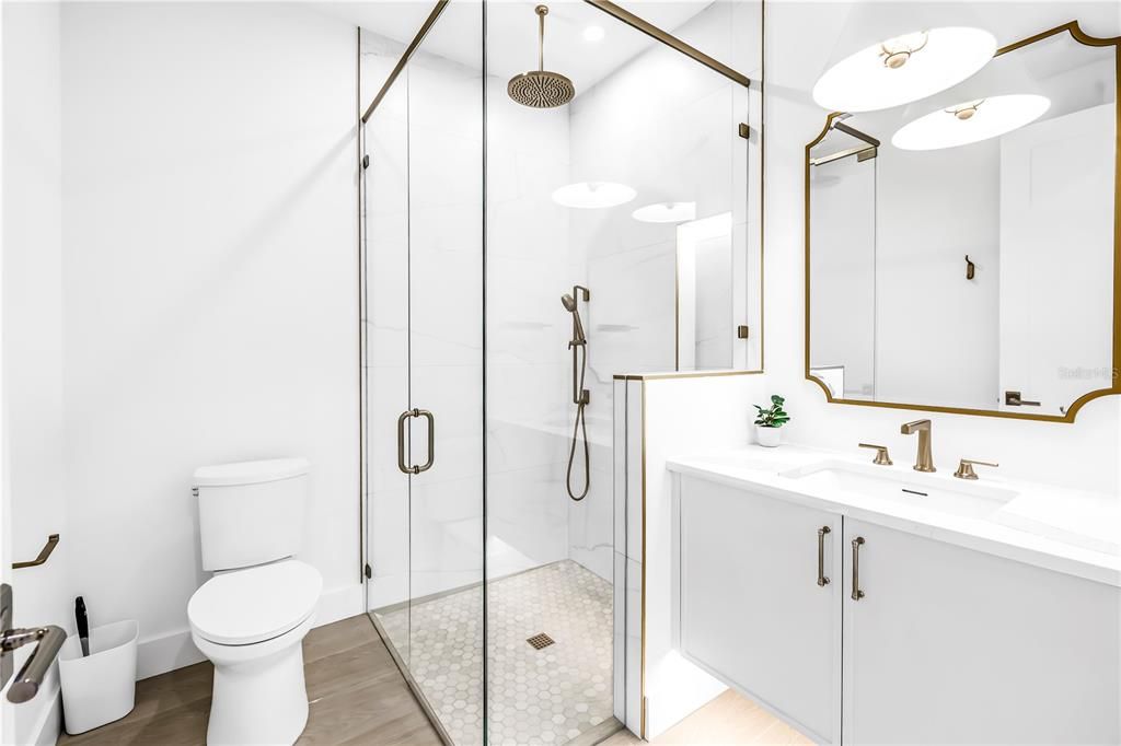 Active With Contract: $5,000,000 (6 beds, 6 baths, 3279 Square Feet)