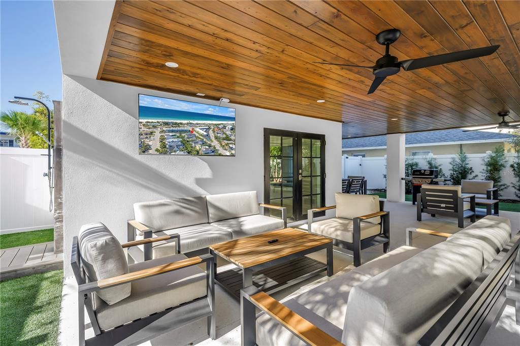 Active With Contract: $5,000,000 (6 beds, 6 baths, 3279 Square Feet)