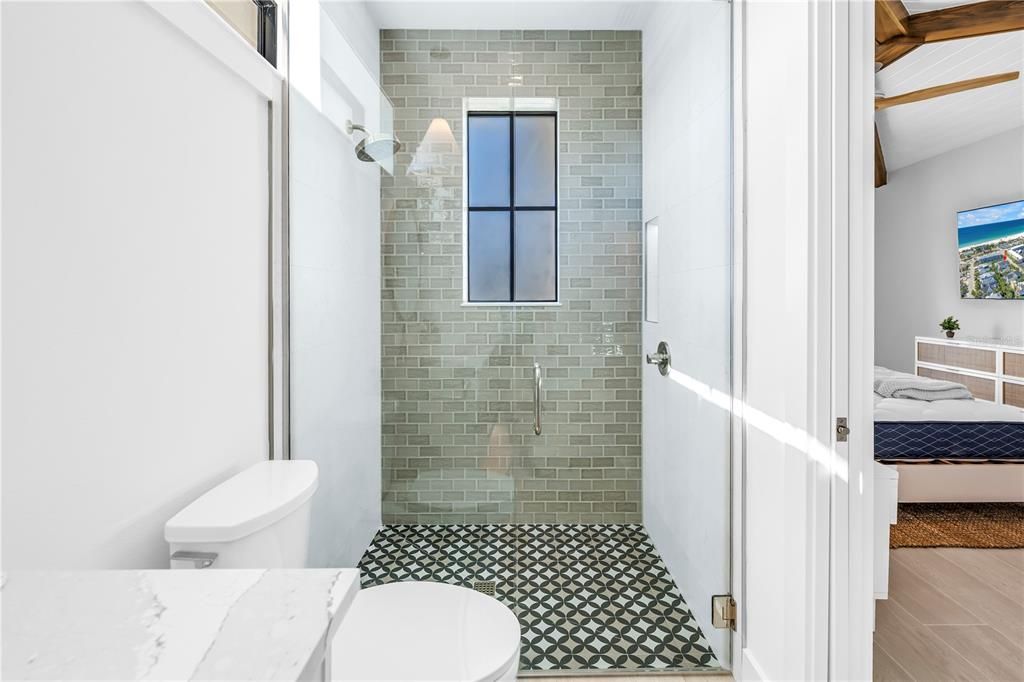 Active With Contract: $5,000,000 (6 beds, 6 baths, 3279 Square Feet)