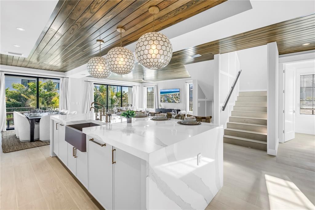 Active With Contract: $5,000,000 (6 beds, 6 baths, 3279 Square Feet)