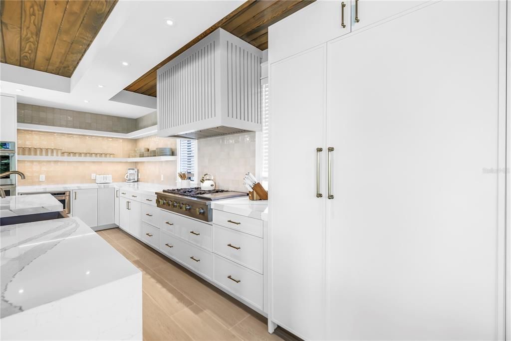 Active With Contract: $5,000,000 (6 beds, 6 baths, 3279 Square Feet)