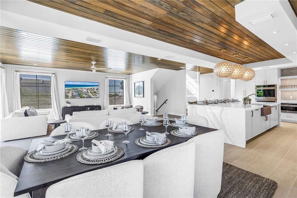 Active With Contract: $5,000,000 (6 beds, 6 baths, 3279 Square Feet)