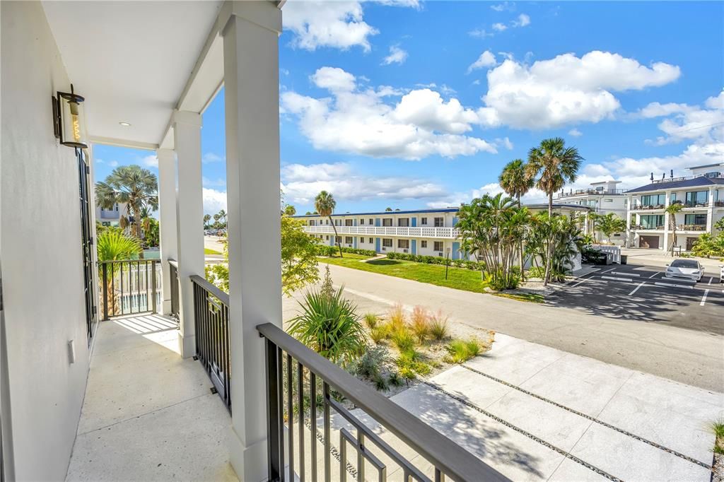 Active With Contract: $5,000,000 (6 beds, 6 baths, 3279 Square Feet)