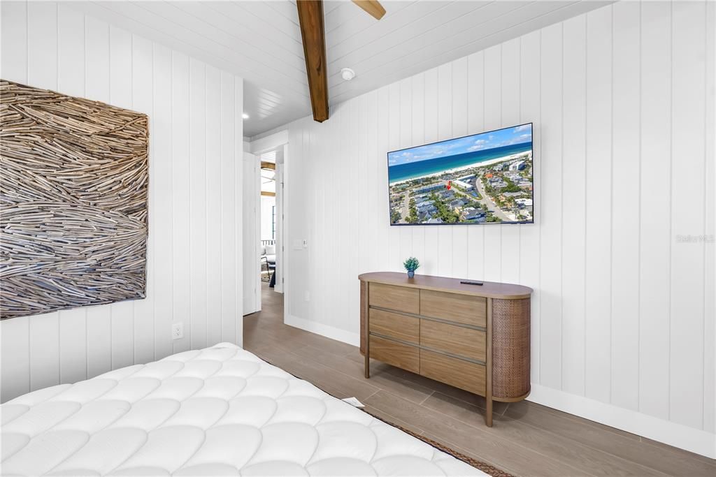 Active With Contract: $5,000,000 (6 beds, 6 baths, 3279 Square Feet)