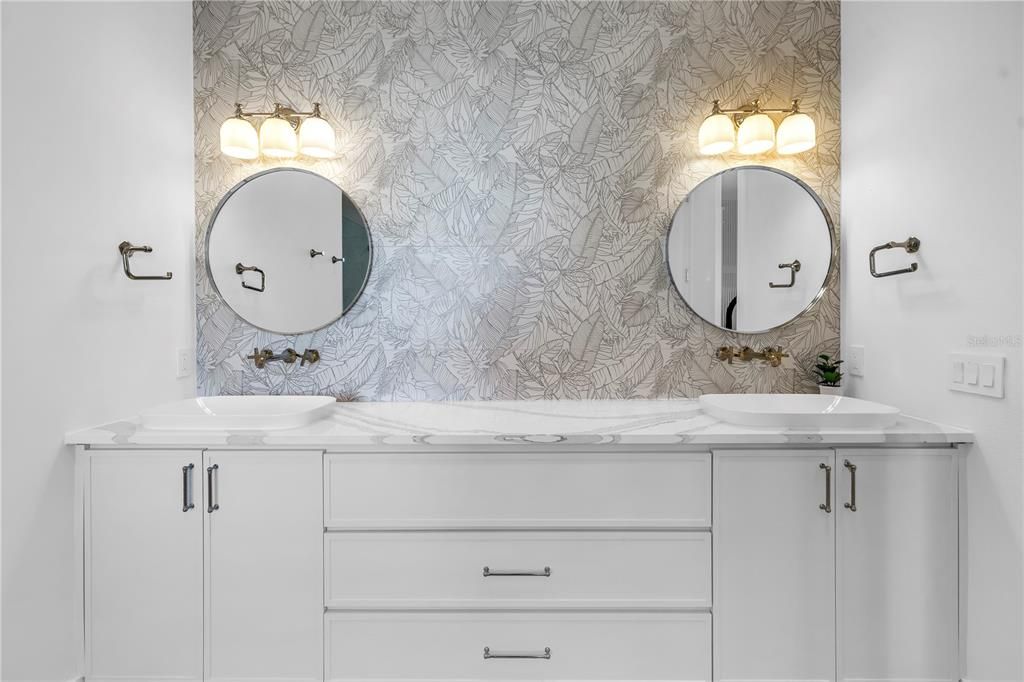 Active With Contract: $5,000,000 (6 beds, 6 baths, 3279 Square Feet)