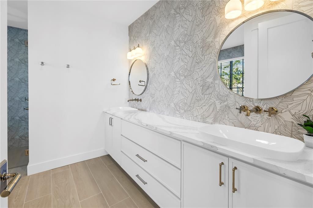 Active With Contract: $5,000,000 (6 beds, 6 baths, 3279 Square Feet)