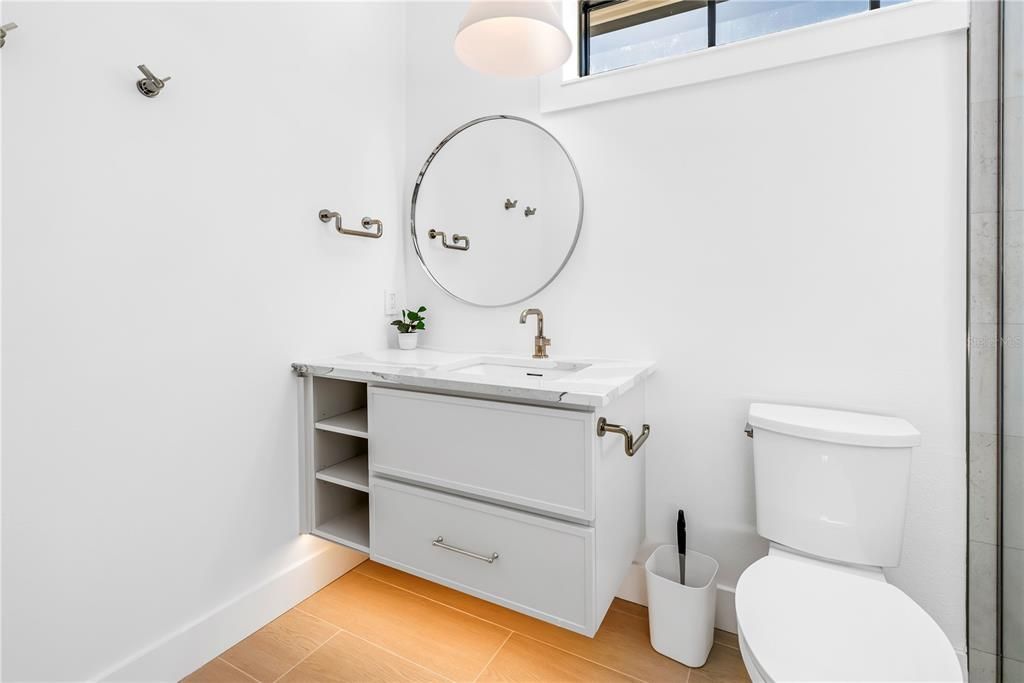 Active With Contract: $5,000,000 (6 beds, 6 baths, 3279 Square Feet)