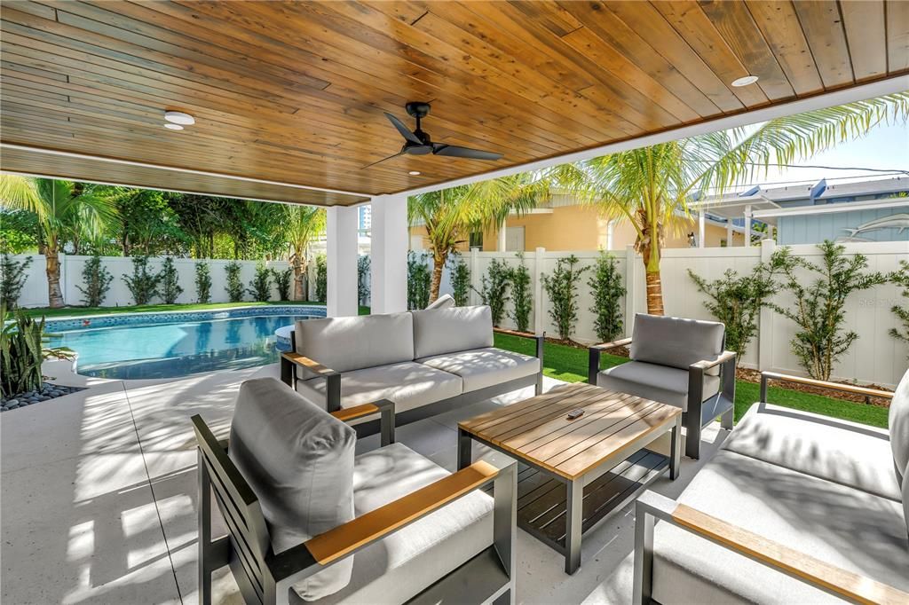 Active With Contract: $5,000,000 (6 beds, 6 baths, 3279 Square Feet)