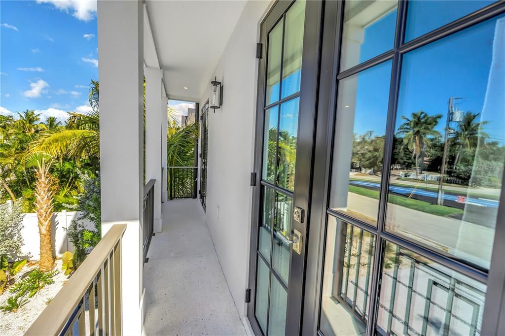 Active With Contract: $5,000,000 (6 beds, 6 baths, 3279 Square Feet)