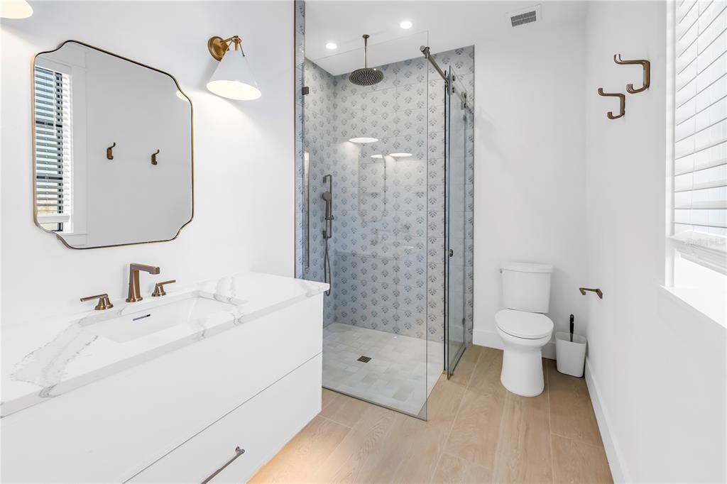 Active With Contract: $5,000,000 (6 beds, 6 baths, 3279 Square Feet)