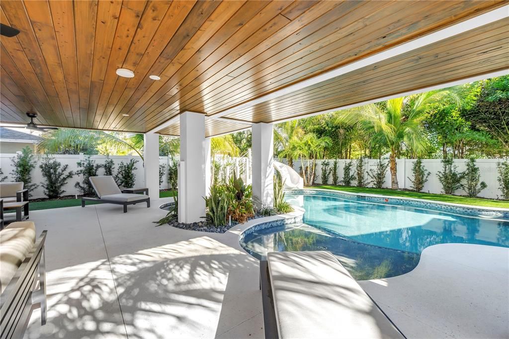 Active With Contract: $5,000,000 (6 beds, 6 baths, 3279 Square Feet)