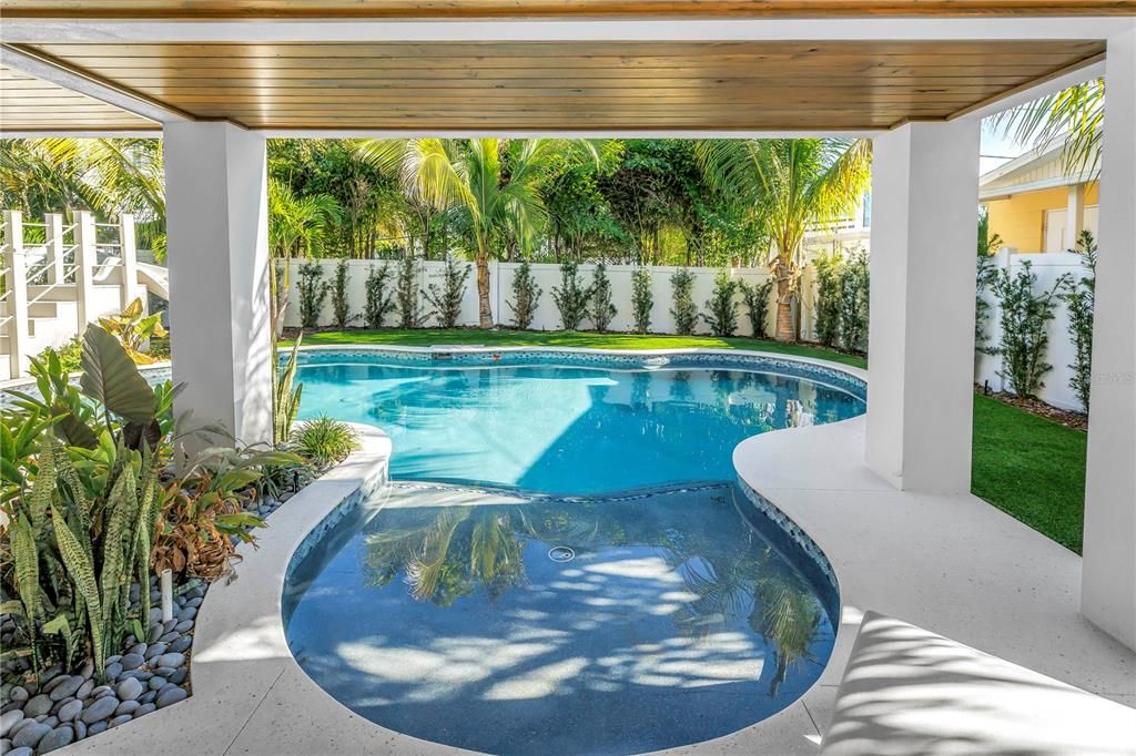 Active With Contract: $5,000,000 (6 beds, 6 baths, 3279 Square Feet)