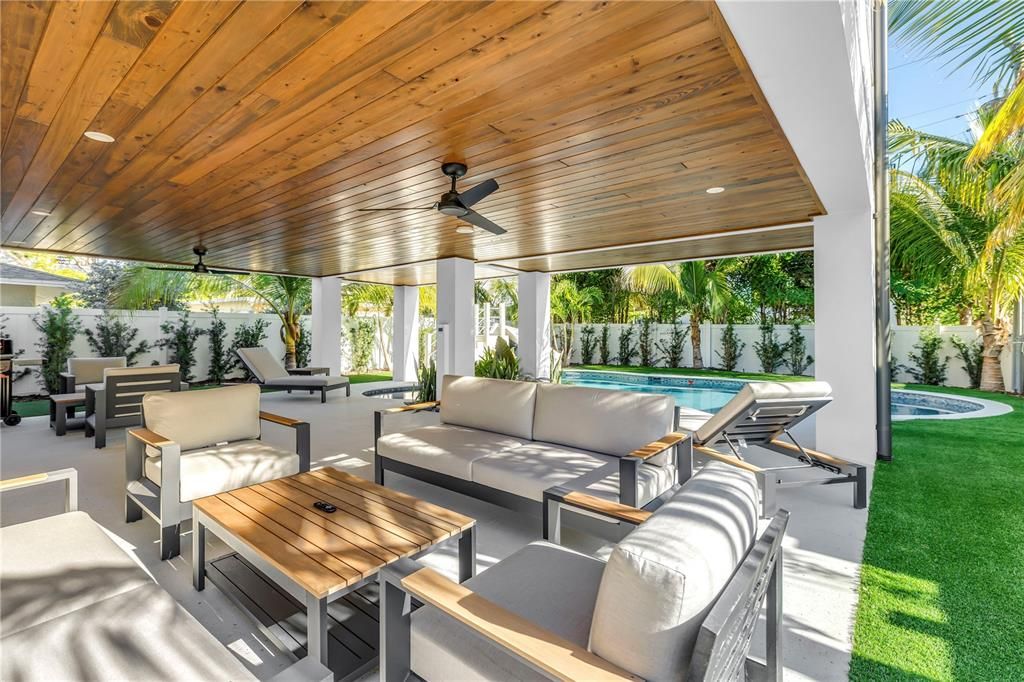 Active With Contract: $5,000,000 (6 beds, 6 baths, 3279 Square Feet)