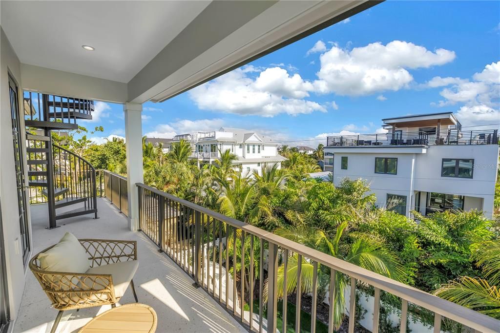 Active With Contract: $5,000,000 (6 beds, 6 baths, 3279 Square Feet)