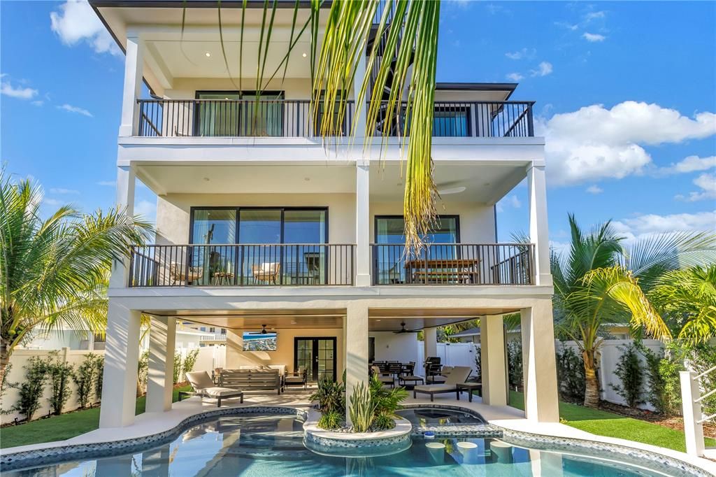 Active With Contract: $5,000,000 (6 beds, 6 baths, 3279 Square Feet)