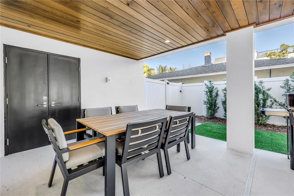 Active With Contract: $5,000,000 (6 beds, 6 baths, 3279 Square Feet)