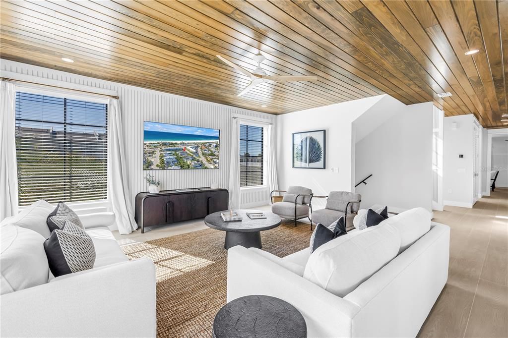 Active With Contract: $5,000,000 (6 beds, 6 baths, 3279 Square Feet)