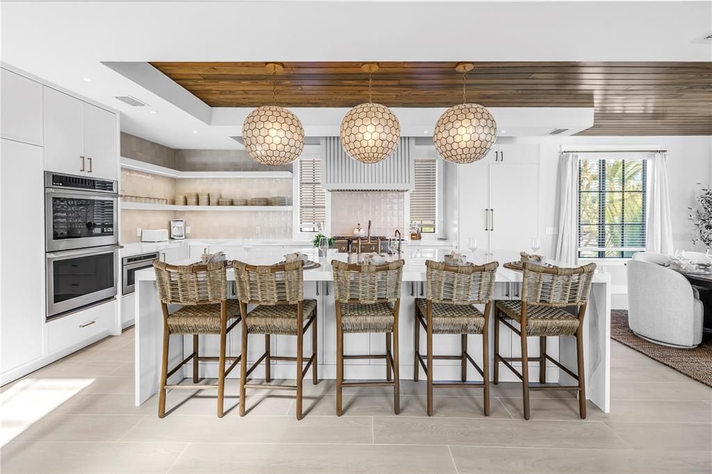 Active With Contract: $5,000,000 (6 beds, 6 baths, 3279 Square Feet)