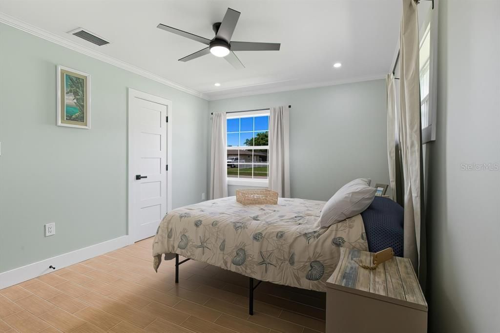 For Sale: $255,000 (2 beds, 2 baths, 1128 Square Feet)