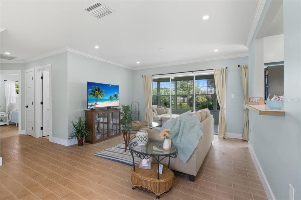 For Sale: $255,000 (2 beds, 2 baths, 1128 Square Feet)