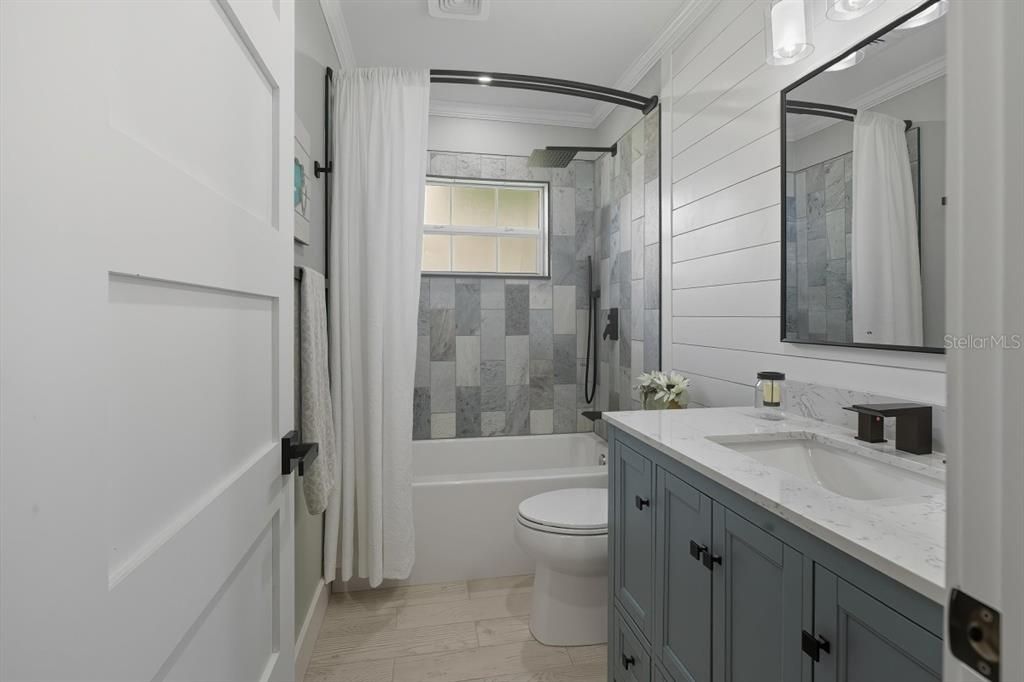 For Sale: $255,000 (2 beds, 2 baths, 1128 Square Feet)