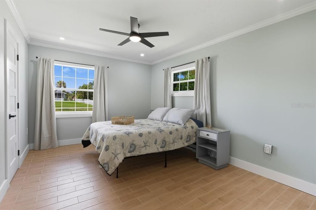 For Sale: $255,000 (2 beds, 2 baths, 1128 Square Feet)