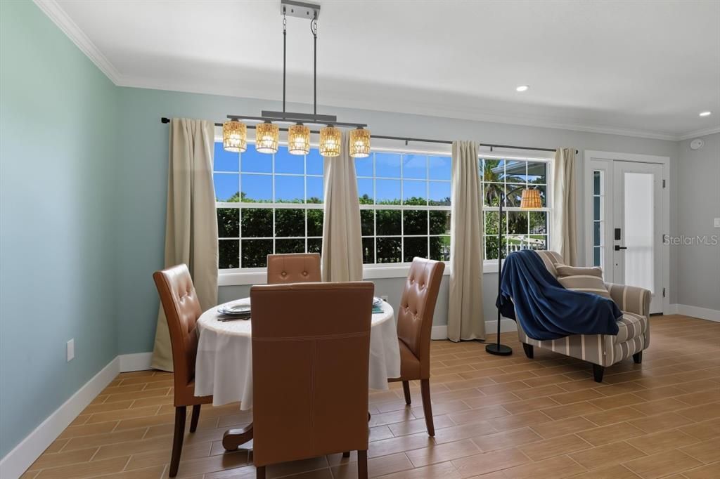 For Sale: $255,000 (2 beds, 2 baths, 1128 Square Feet)