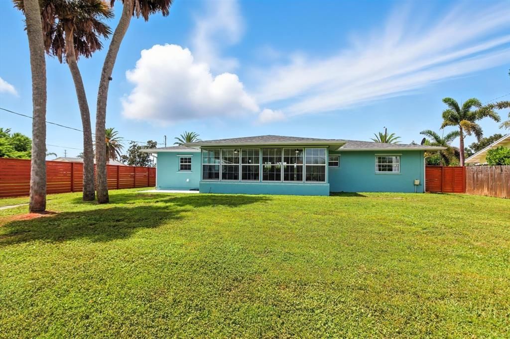 For Sale: $255,000 (2 beds, 2 baths, 1128 Square Feet)