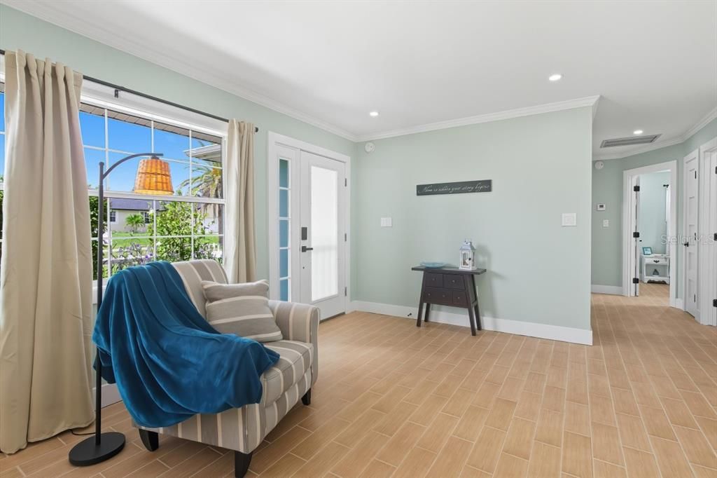 For Sale: $255,000 (2 beds, 2 baths, 1128 Square Feet)