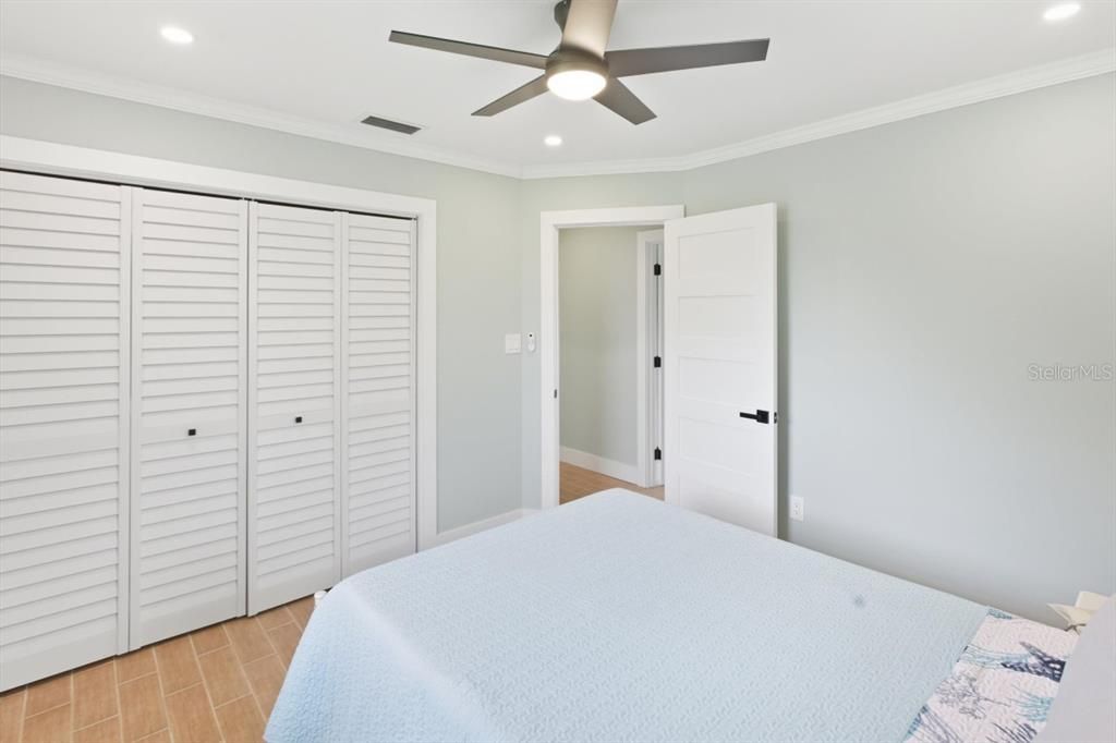 For Sale: $255,000 (2 beds, 2 baths, 1128 Square Feet)