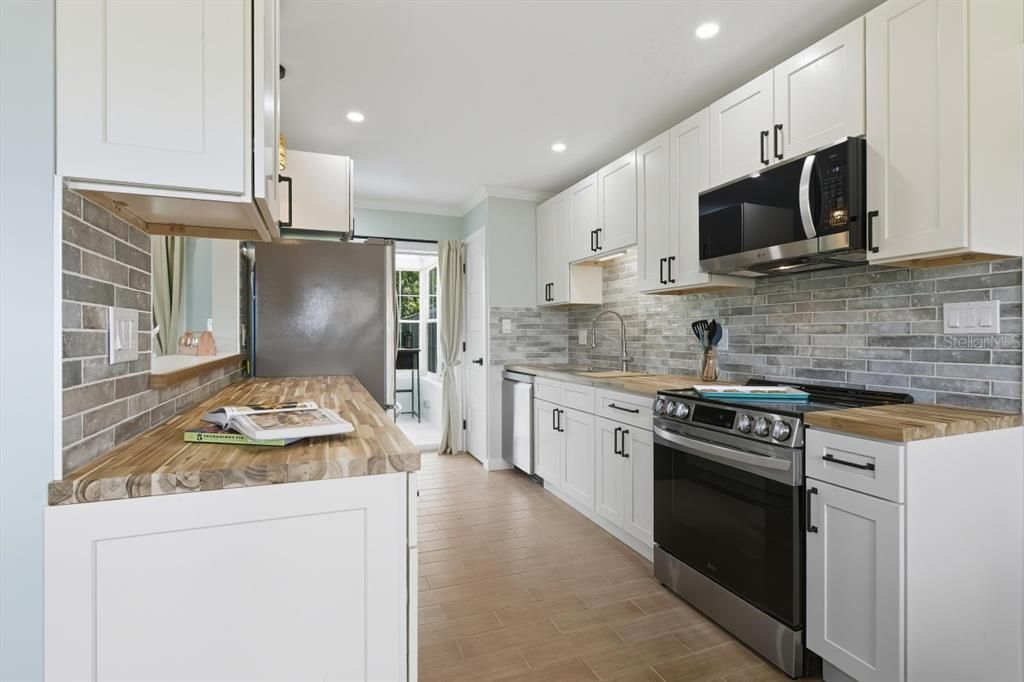 For Sale: $255,000 (2 beds, 2 baths, 1128 Square Feet)