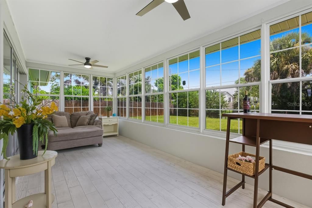 For Sale: $255,000 (2 beds, 2 baths, 1128 Square Feet)