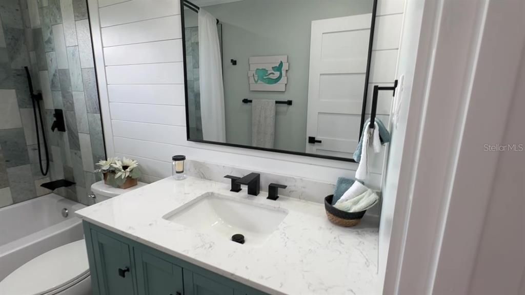 For Sale: $255,000 (2 beds, 2 baths, 1128 Square Feet)