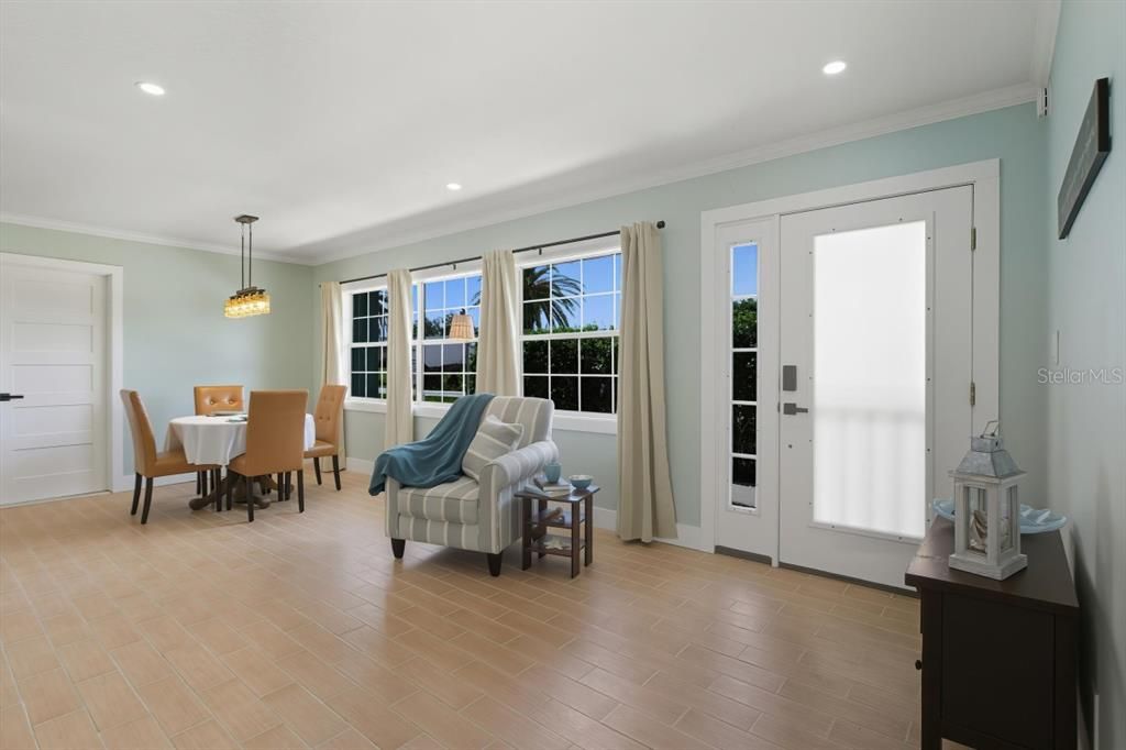 For Sale: $255,000 (2 beds, 2 baths, 1128 Square Feet)