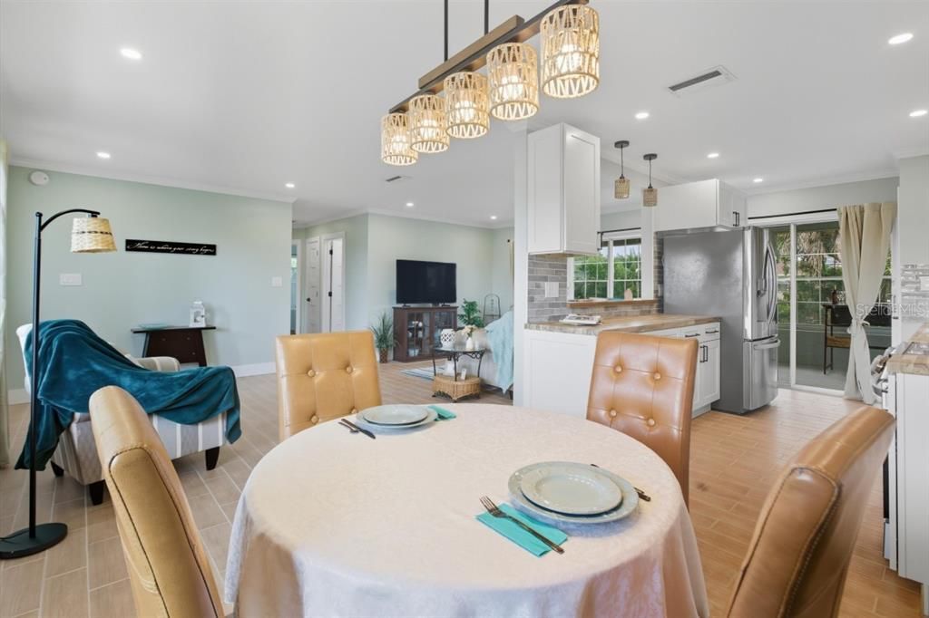 For Sale: $255,000 (2 beds, 2 baths, 1128 Square Feet)