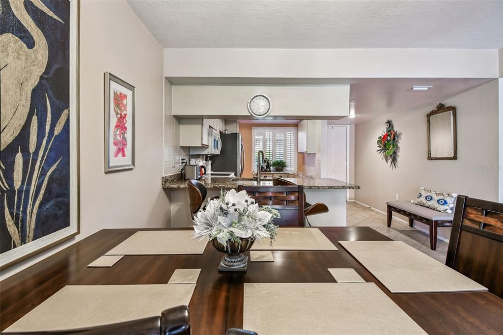 待售: $248,000 (2 贝兹, 2 浴室, 983 平方英尺)