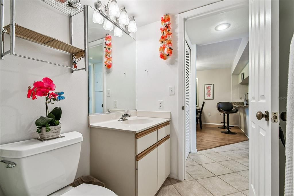 待售: $248,000 (2 贝兹, 2 浴室, 983 平方英尺)