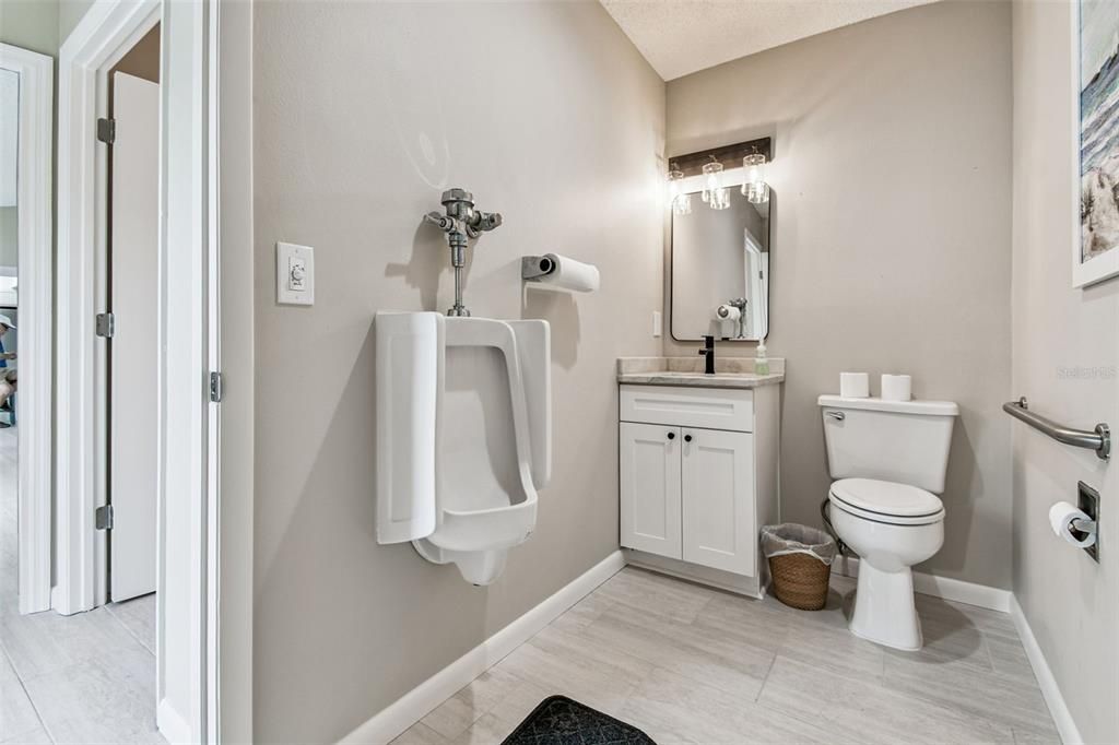 待售: $248,000 (2 贝兹, 2 浴室, 983 平方英尺)