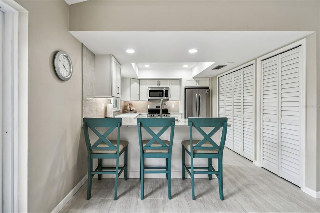 待售: $248,000 (2 贝兹, 2 浴室, 983 平方英尺)