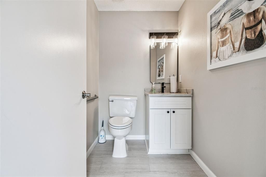 待售: $248,000 (2 贝兹, 2 浴室, 983 平方英尺)