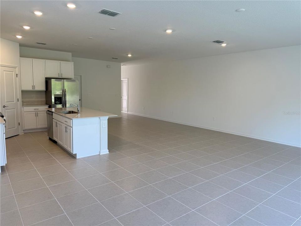 For Rent: $3,290 (5 beds, 3 baths, 3468 Square Feet)