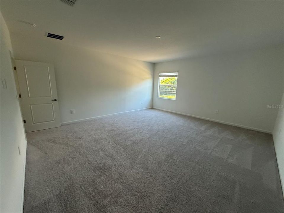 For Rent: $3,290 (5 beds, 3 baths, 3468 Square Feet)